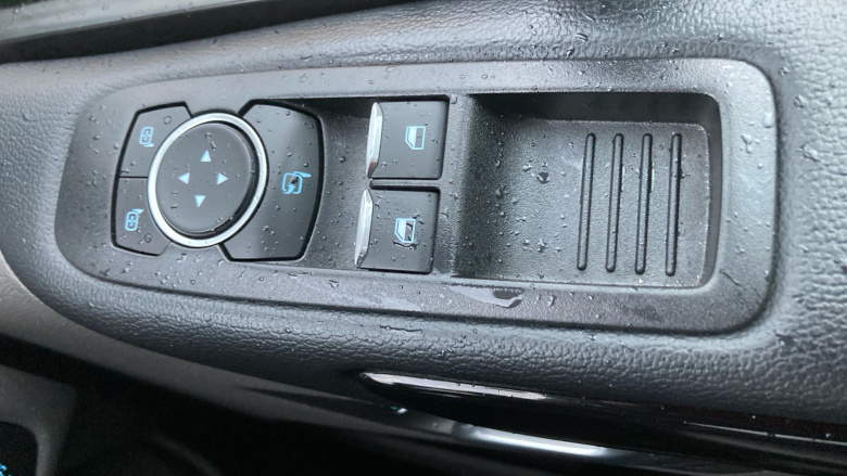 Ford Tourneo Custom Transit Custom Tourneo L2 Diesel Fwd 2.0 EcoBlue 130ps L/R 8 Seater Titanium Auto